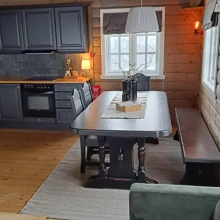 I Myrkdalen * Helgatun