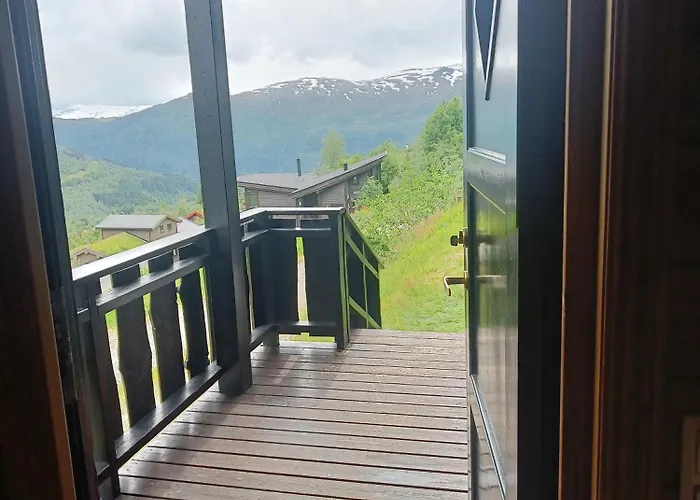 I Myrkdalen * Helgatun