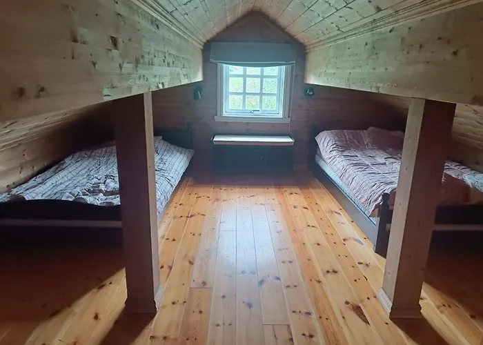 I Myrkdalen * Helgatun