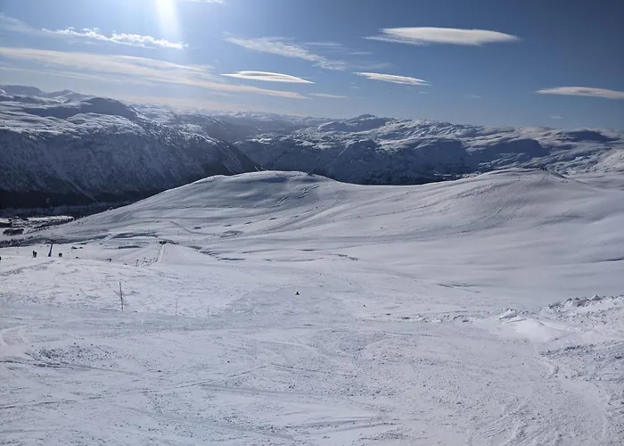 I Myrkdalen * Helgatun