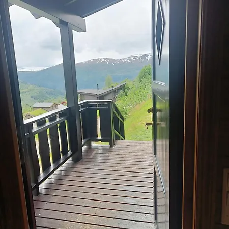 I Myrkdalen * Helgatun